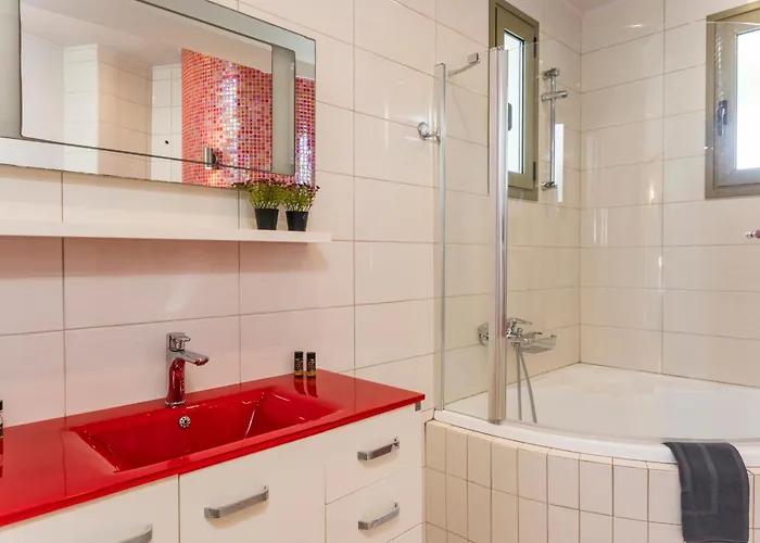 Olive Chrysi Luxury With In-room Plunge Pool فيلة خانيا